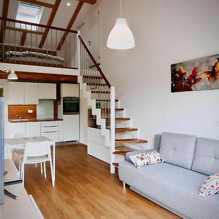 Apartment Bonsai House *